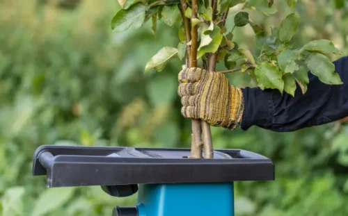 ¿Cuál es el tamaño máximo de ramas que maneja una trituradora?